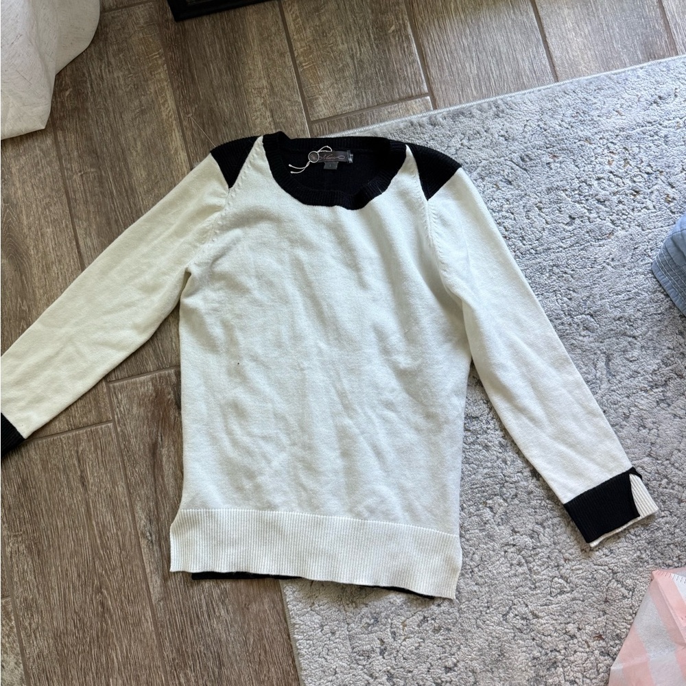 Hemline Black and White Sweater